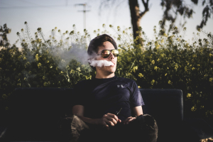 How to Pick the Right E-Cigarette Starter Kit for You